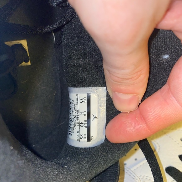 Worn to a birthday party to match-genuine pair of youth Air Jordan 6’s - Picture 6 of 9